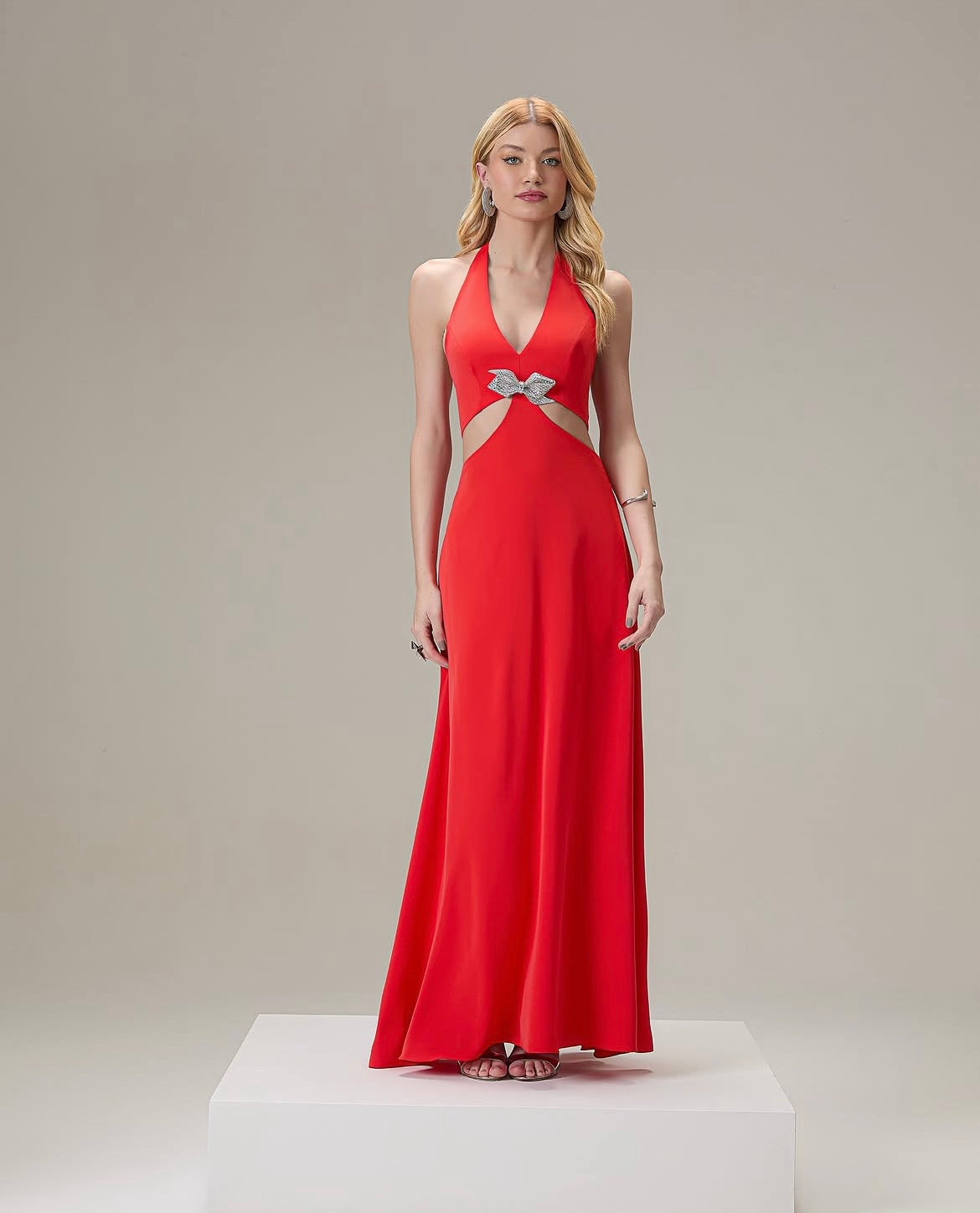 Vestido Longo com broche laço
