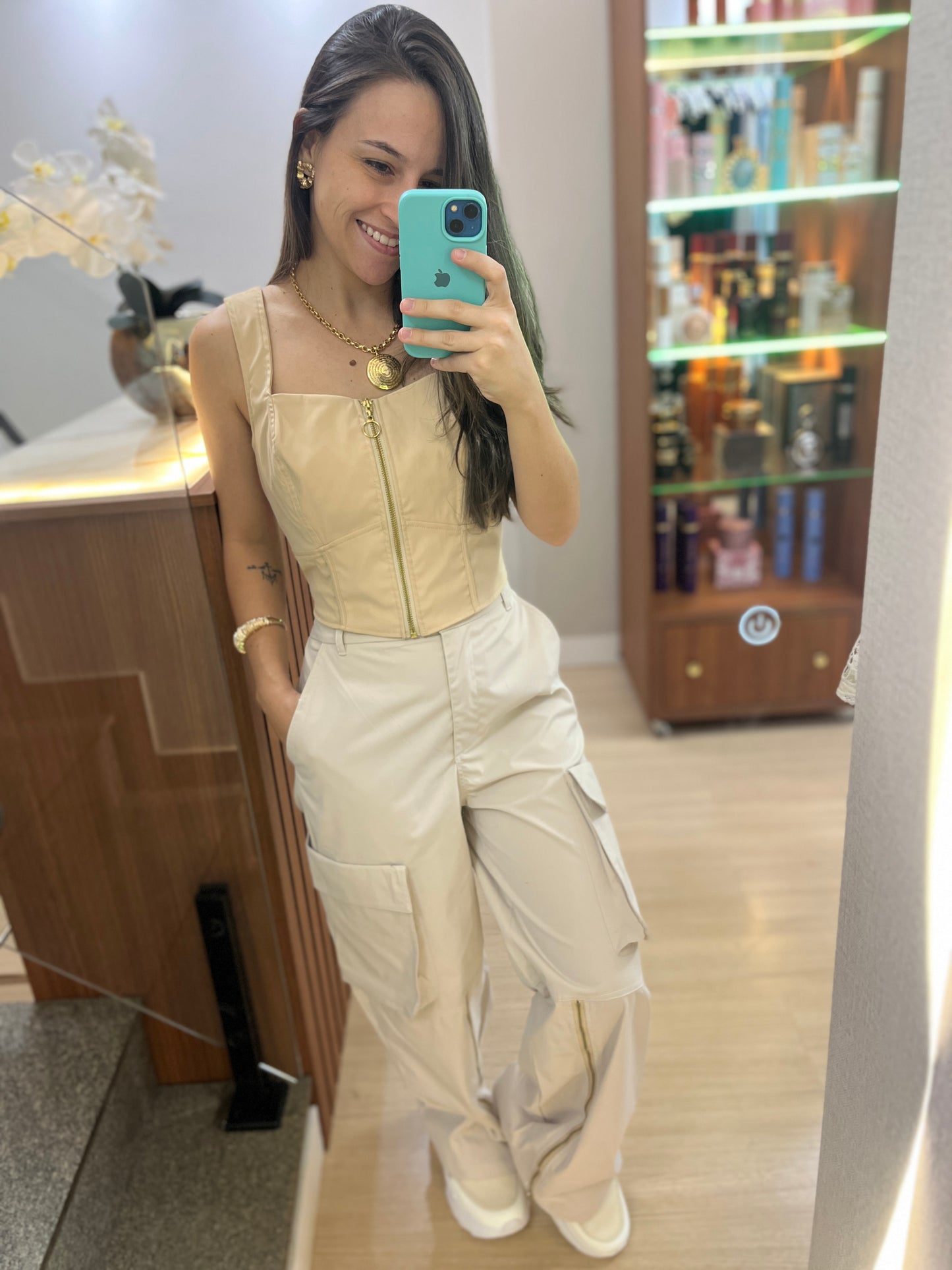 Calça pecan bolso cargo + zíper pernas
