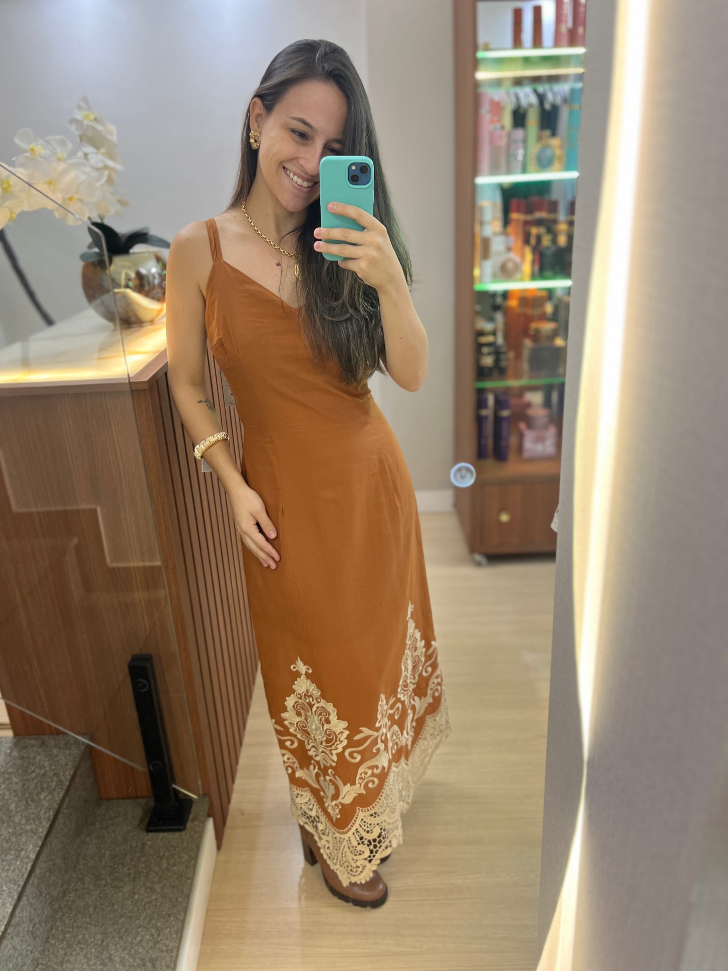 Vestido alça fina com barrado bordado