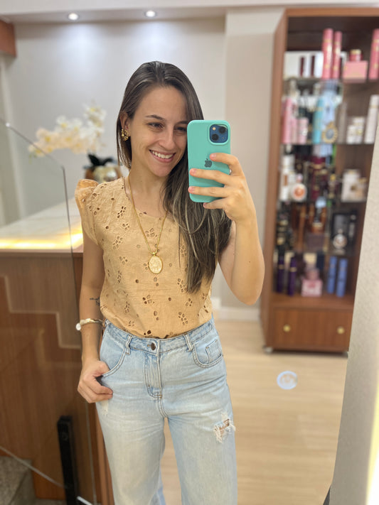 Blusa de Lese Marrom Claro com Babado