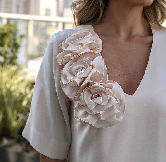 Vestido Curto com Aplicação em Flores