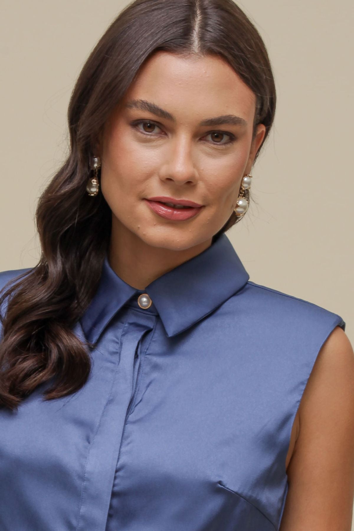 Blusa cetim com gola