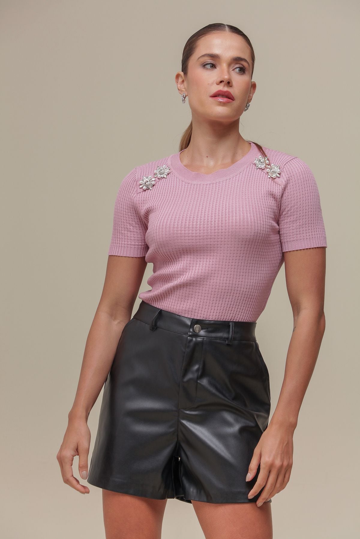Blusa Tricot detalhe broche