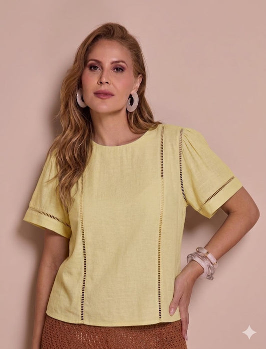 Blusa com manga detalhe rendado