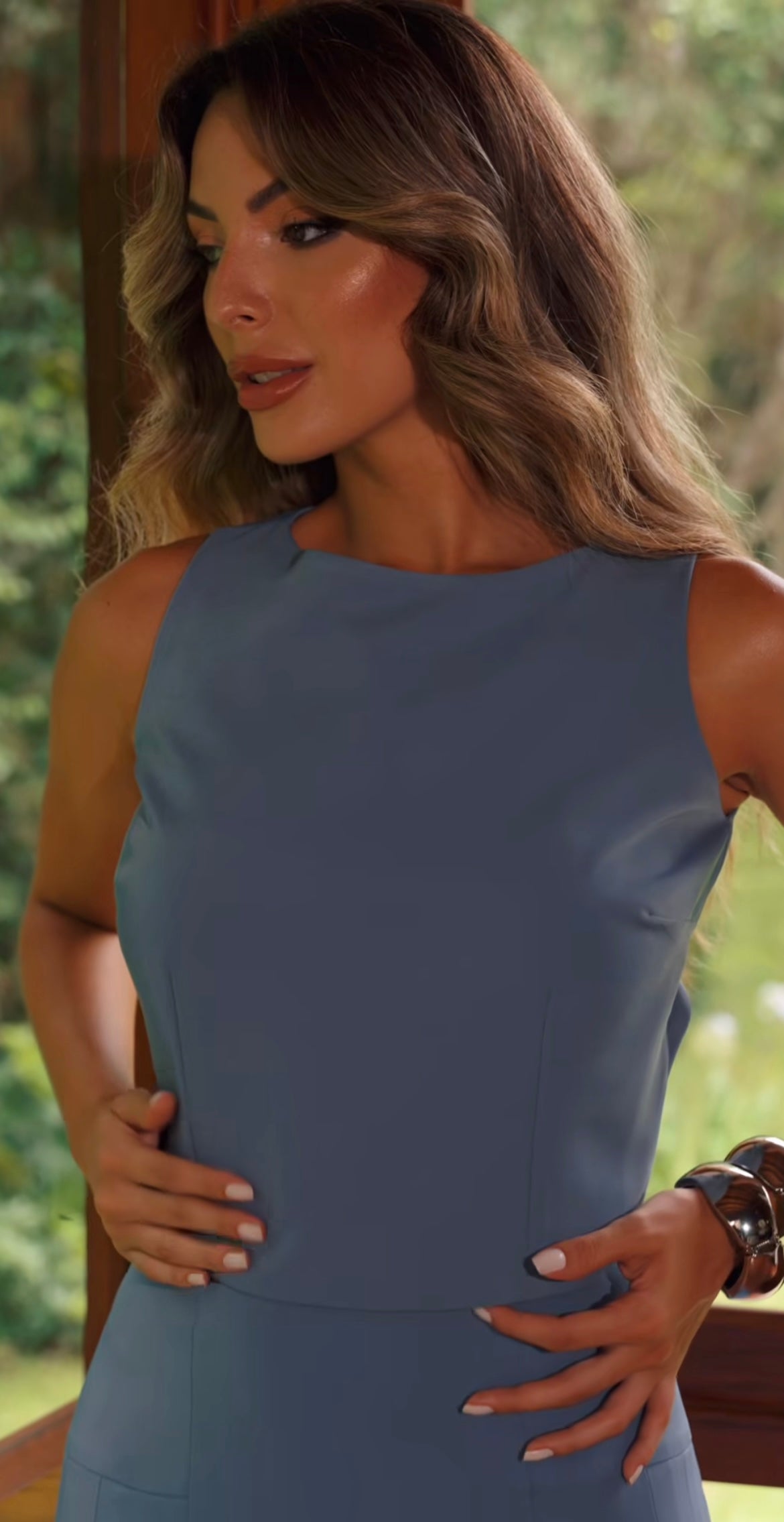 Conjunto Blusa sem manga com saia de pregas