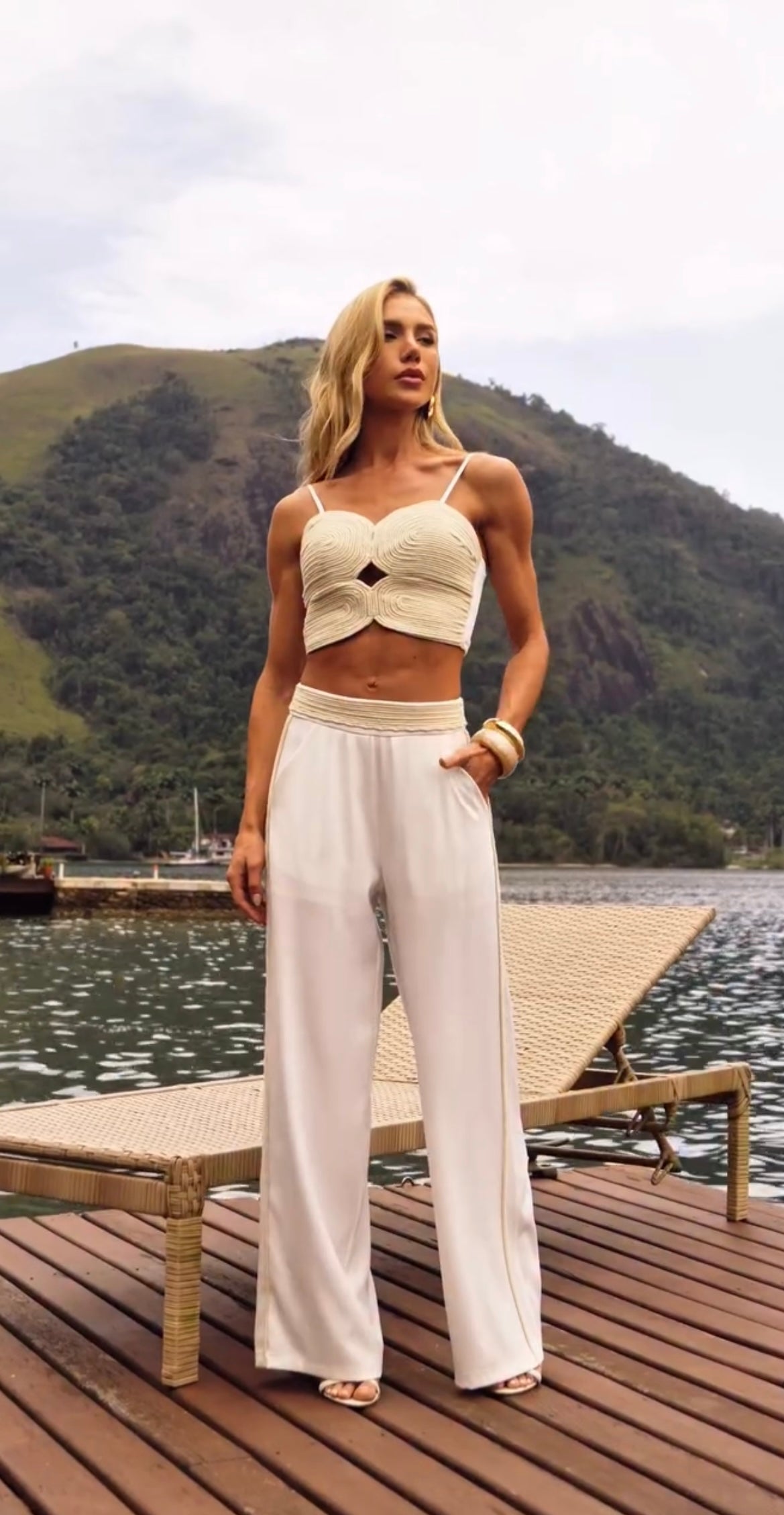Conjunto calça pantalona e cropped cordas