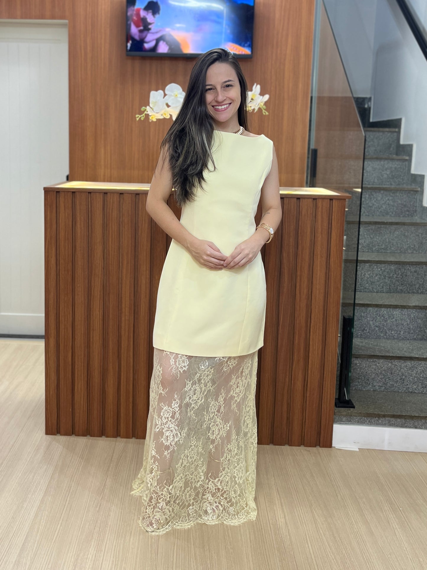 Vestido Alfaiataria com sobreposição renda