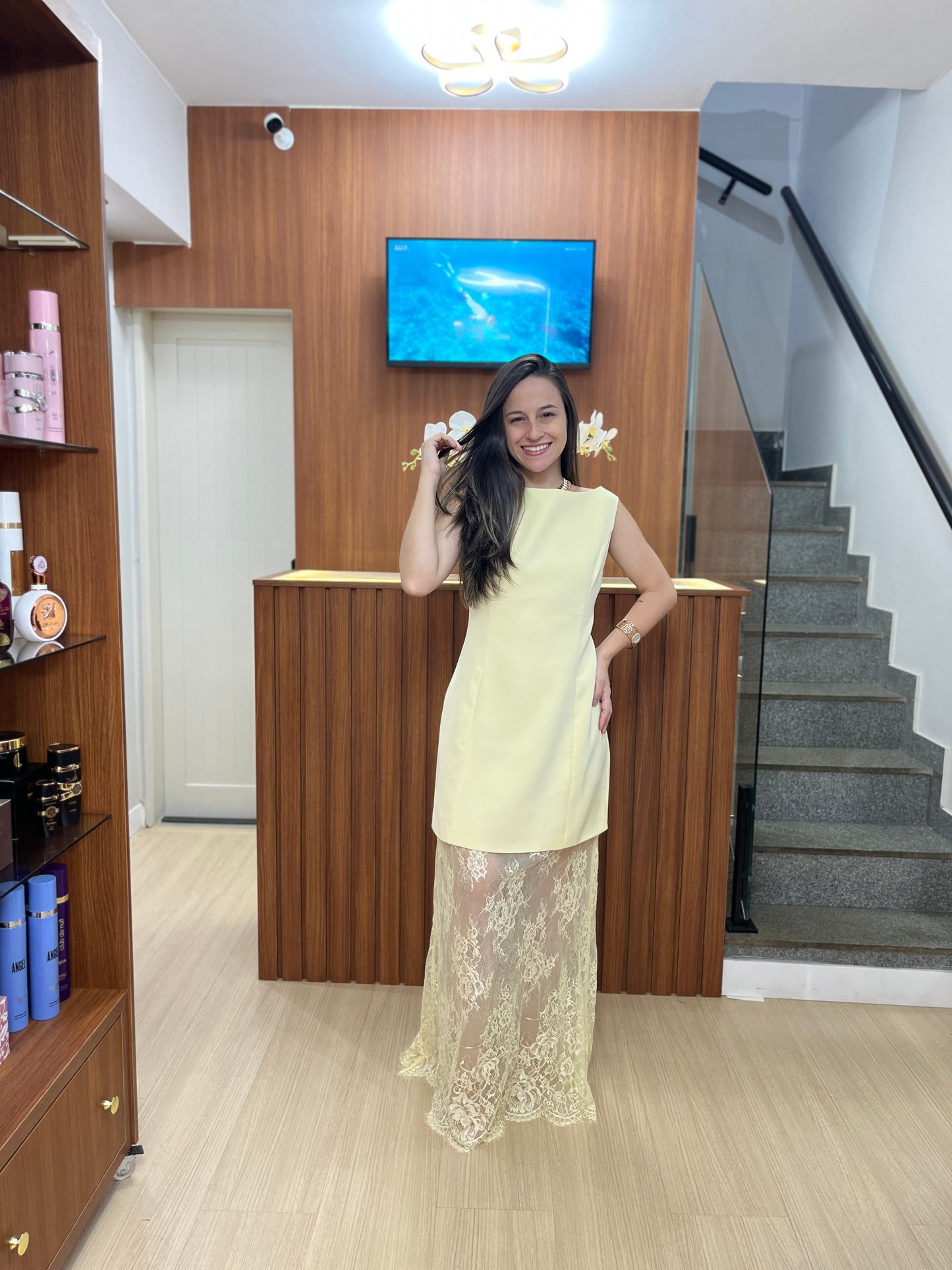 Vestido Alfaiataria com sobreposição renda