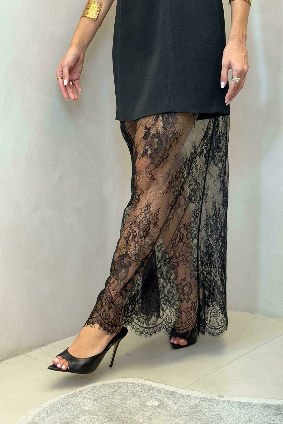 Vestido Alfaiataria com sobreposição renda