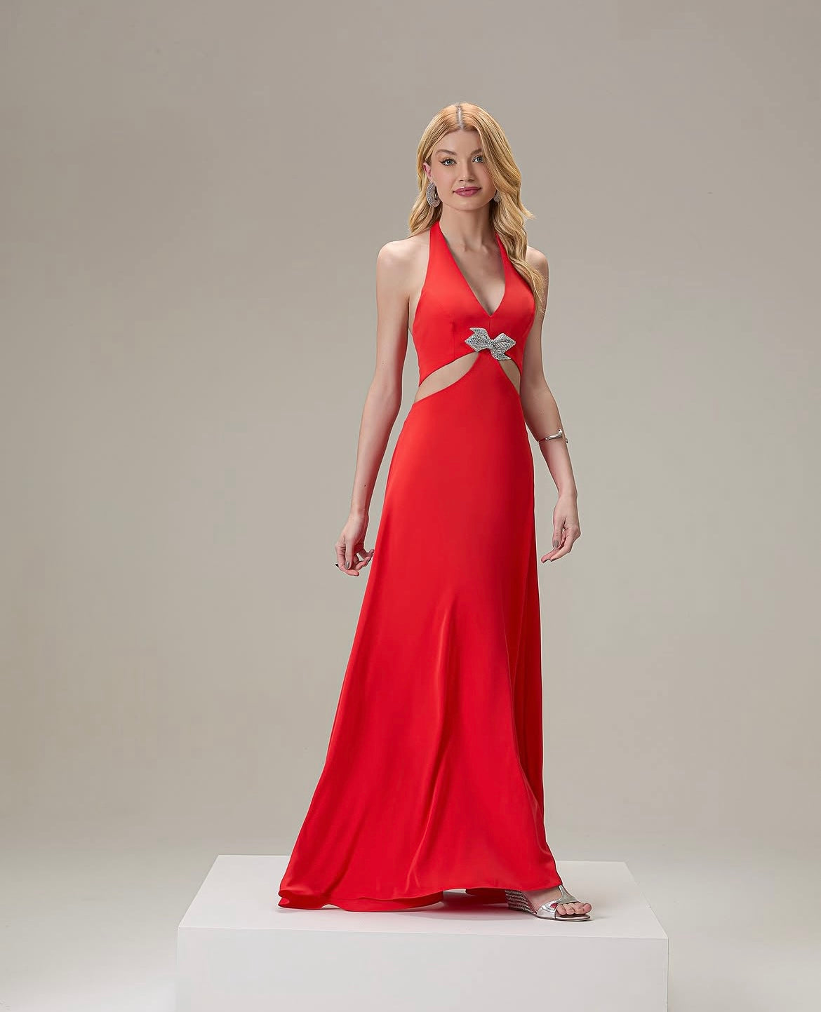 Vestido Longo com broche laço