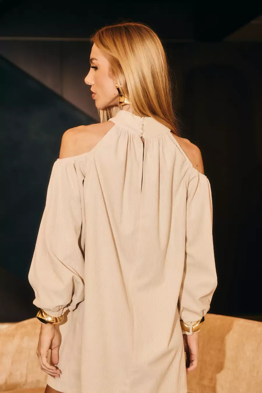 Vestido Gola alta com mangas vazadas canelado