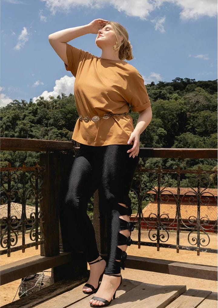 Calça Prada Preta com Detalhes em Flores Edição Limitada - Tamanho 46