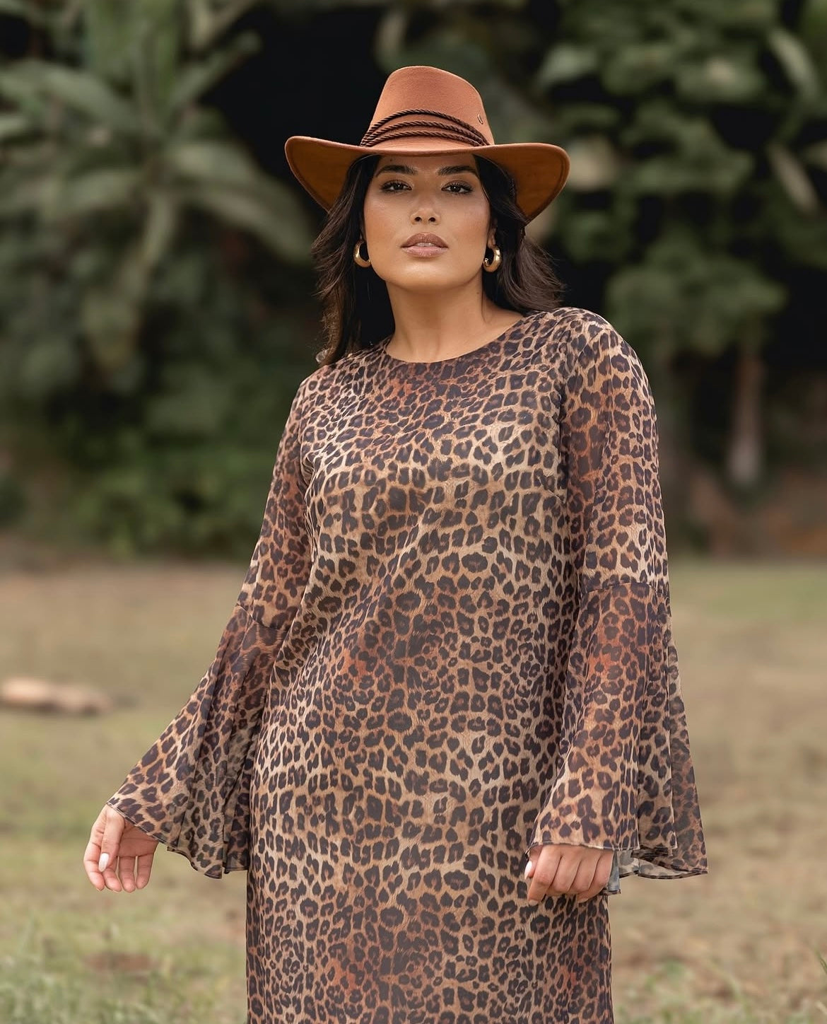 Vestido Curto Animal Print com Manga Flare