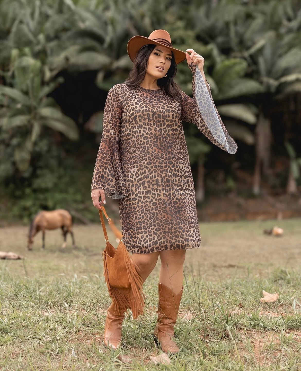 Vestido Curto Animal Print com Manga Flare