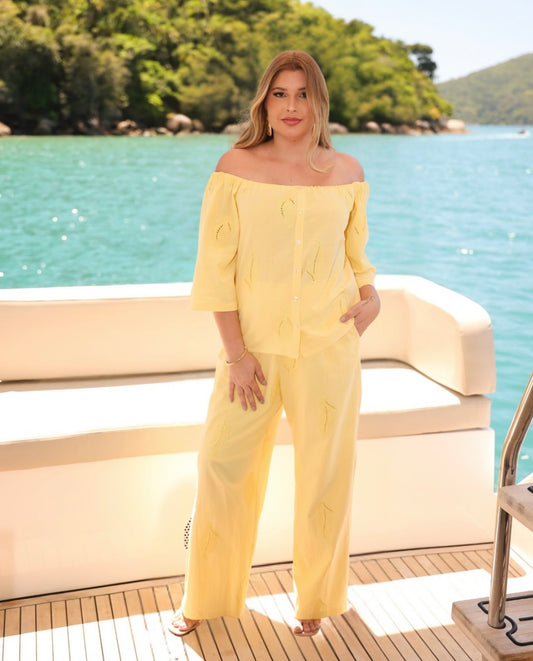 Conjunto Bordado Amarelo Manteiga com Blusa Ombro a Ombro alça removível