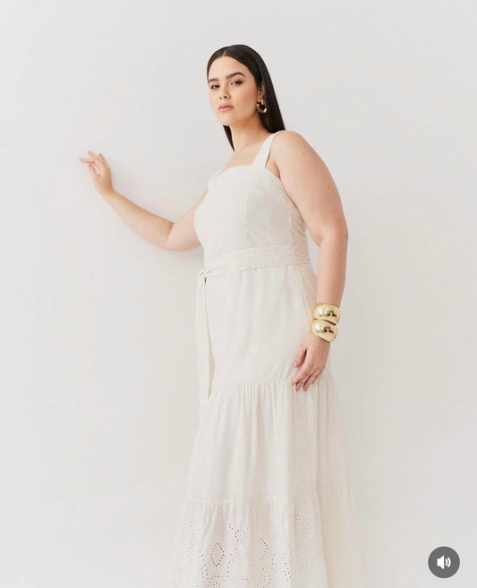 Vestido Off White com Detalhes em Renda Premium