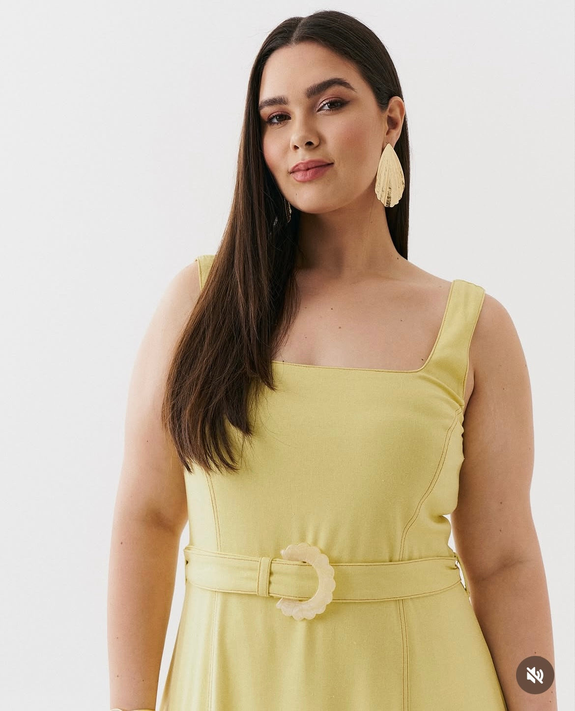 Vestido Mídi Alfaiataria Amarelo Manteiga com Cinto Detalhado