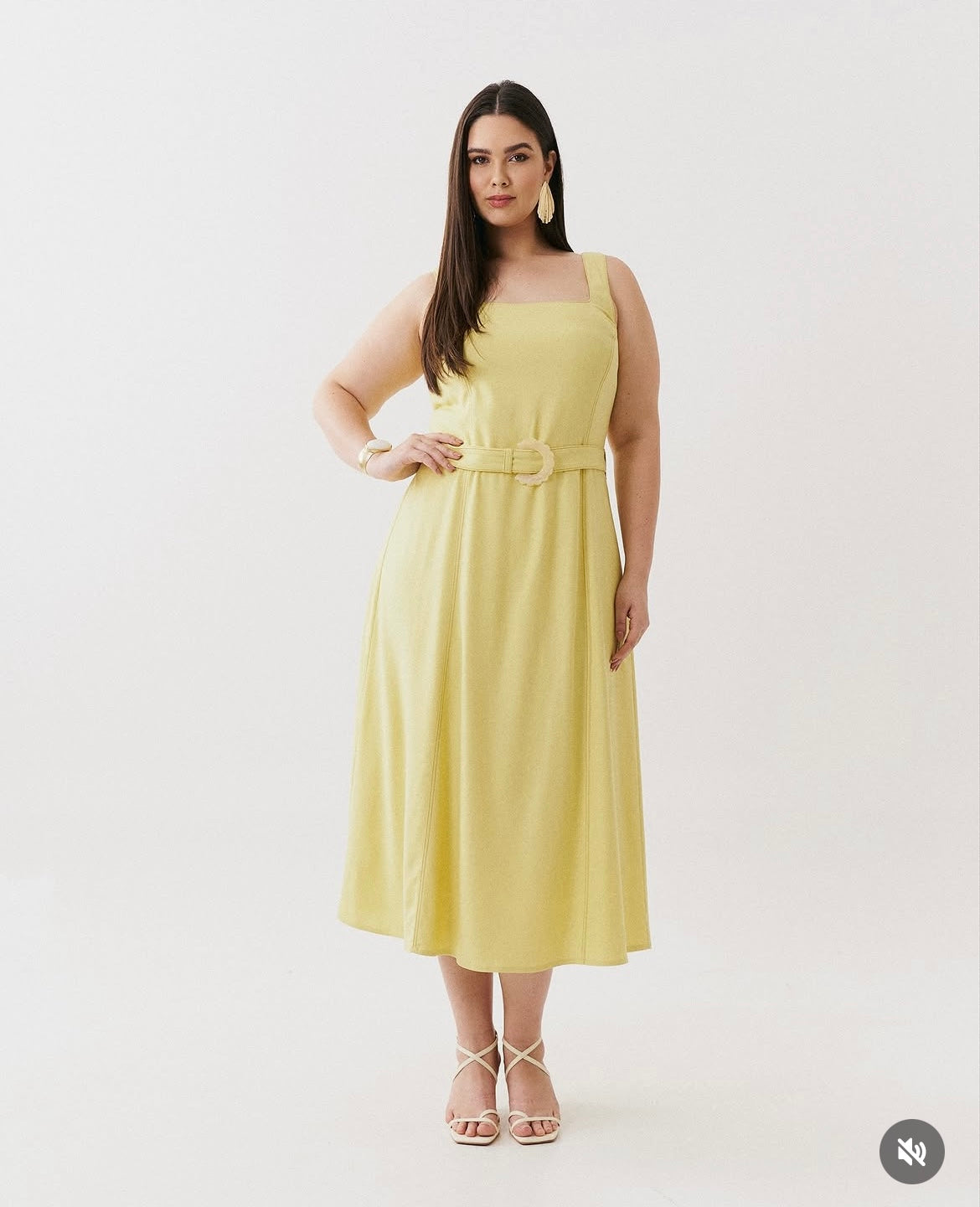 Vestido Mídi Alfaiataria Amarelo Manteiga com Cinto Detalhado