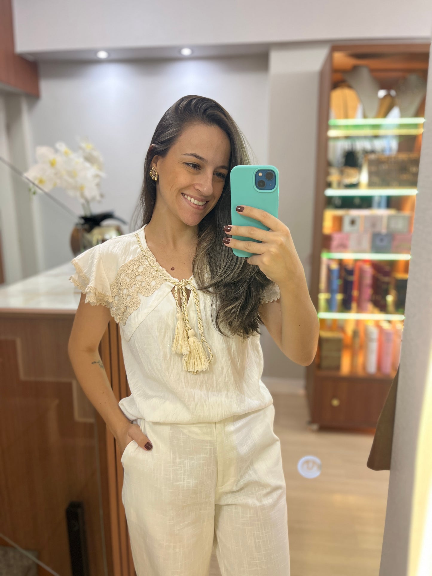 Blusa Bordados com Crochê e Babados