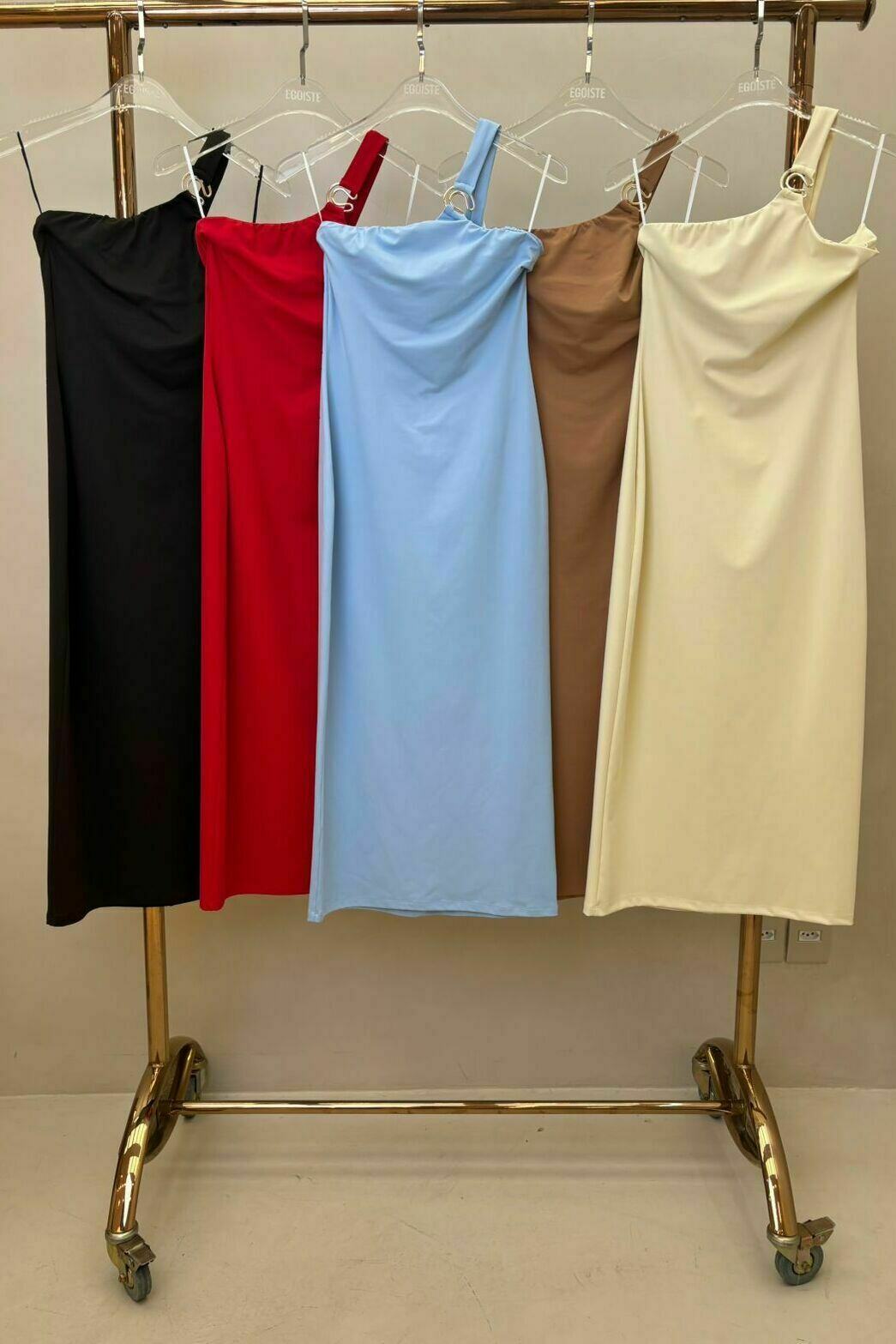 Vestido malha um ombro só com fivela