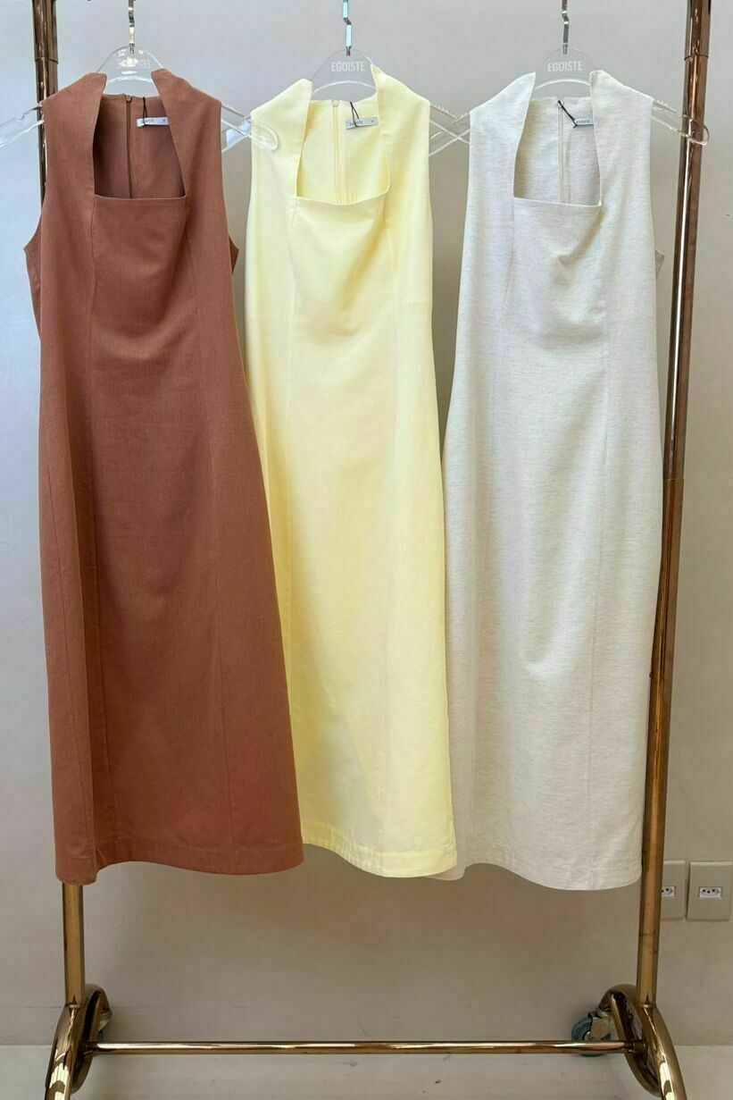Vestido Decote Quadrado sem Manga