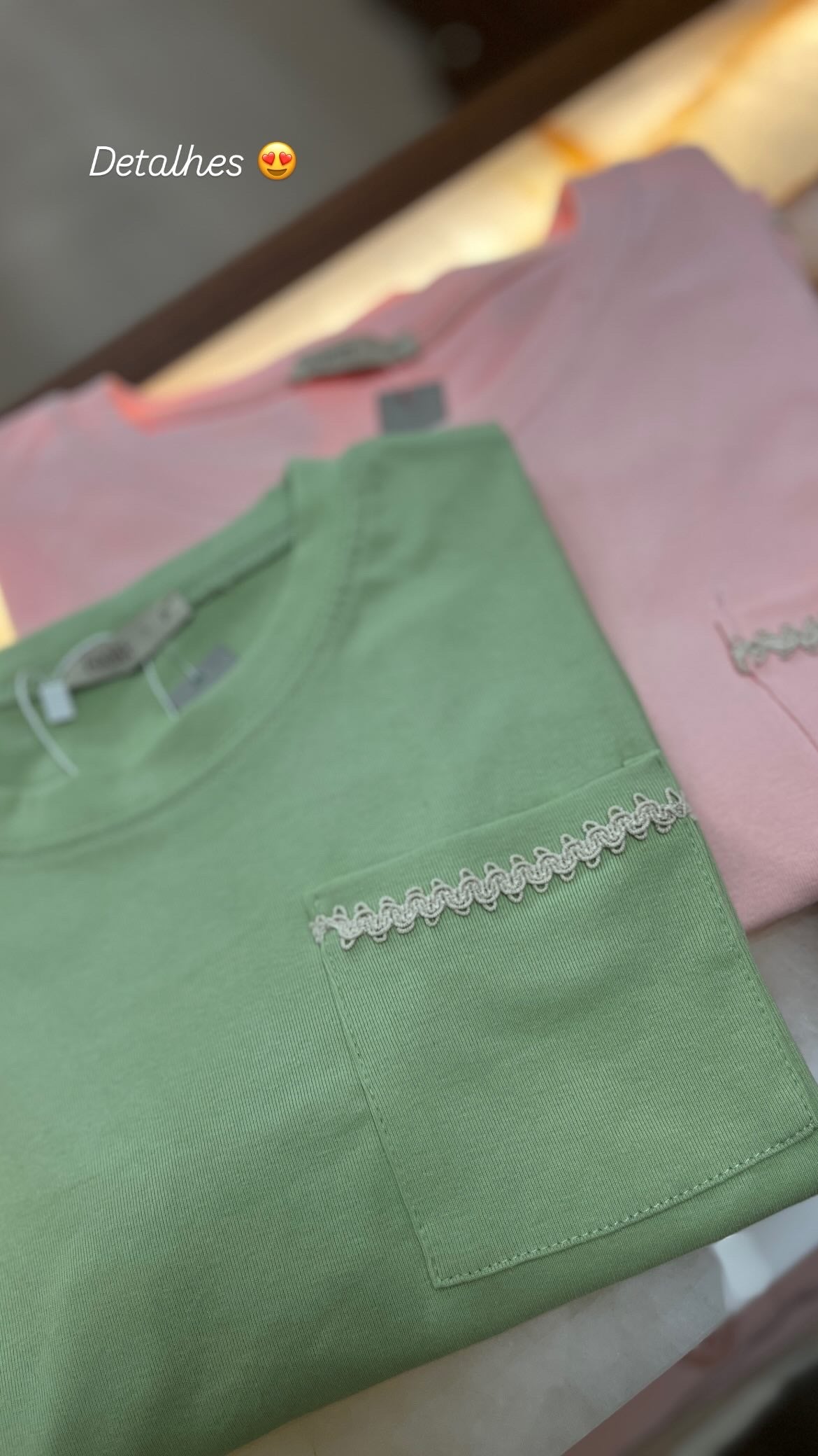 Blusa malha decote redondo com viés