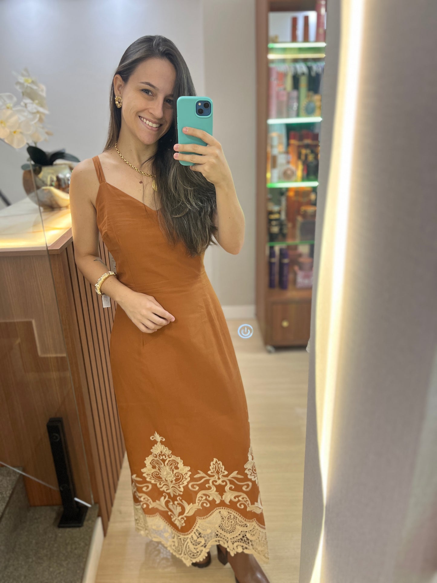 Vestido alça fina com barrado bordado