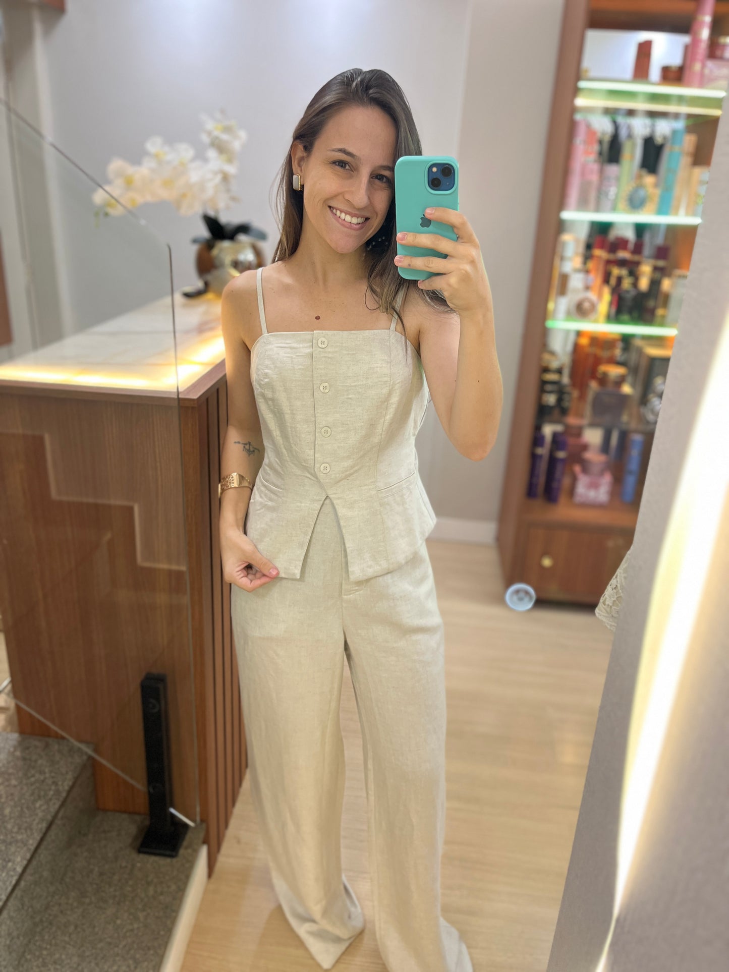 Vestido Curto com Aplicação em Flores