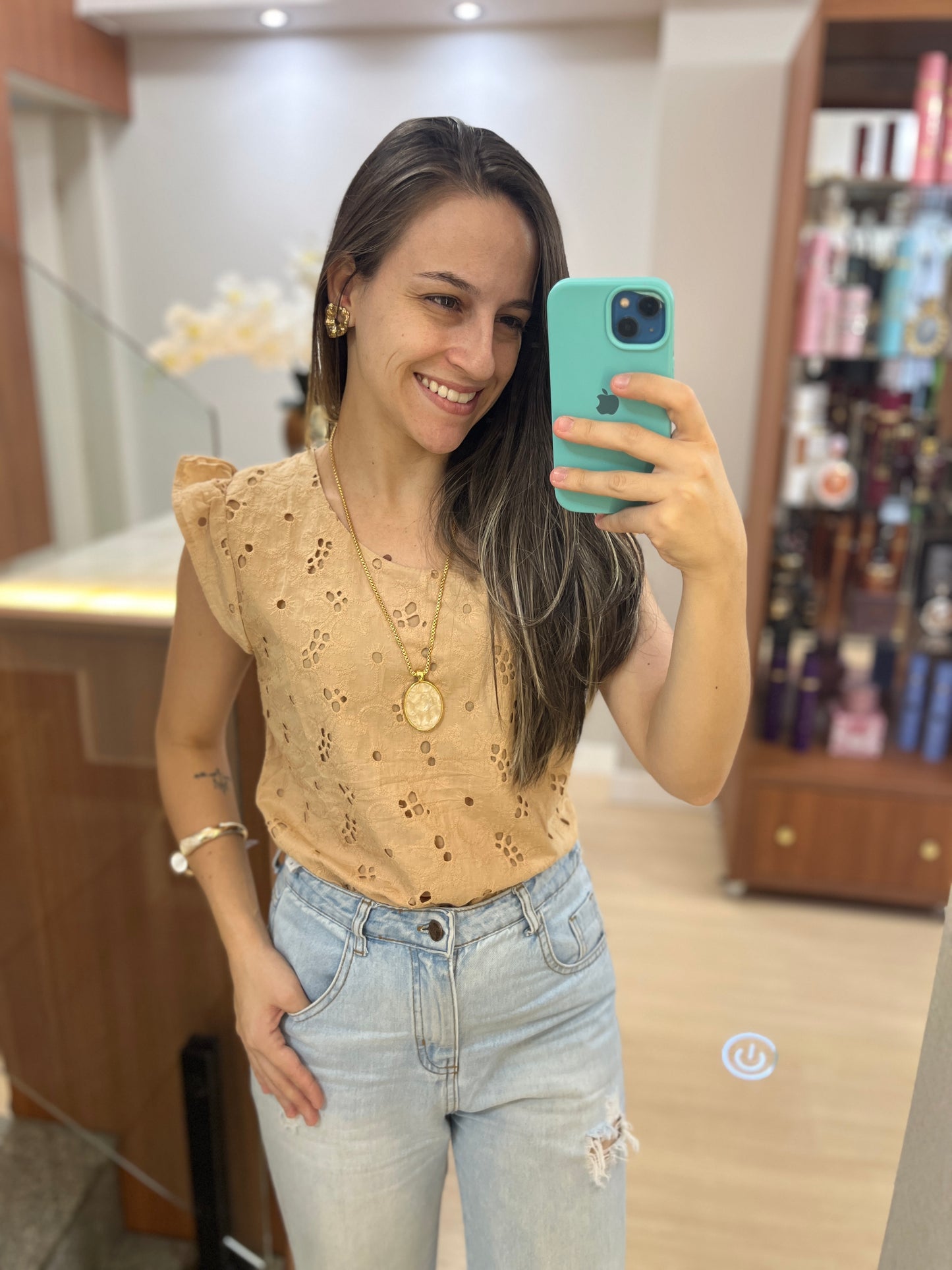 Blusa de Lese Marrom Claro com Babado