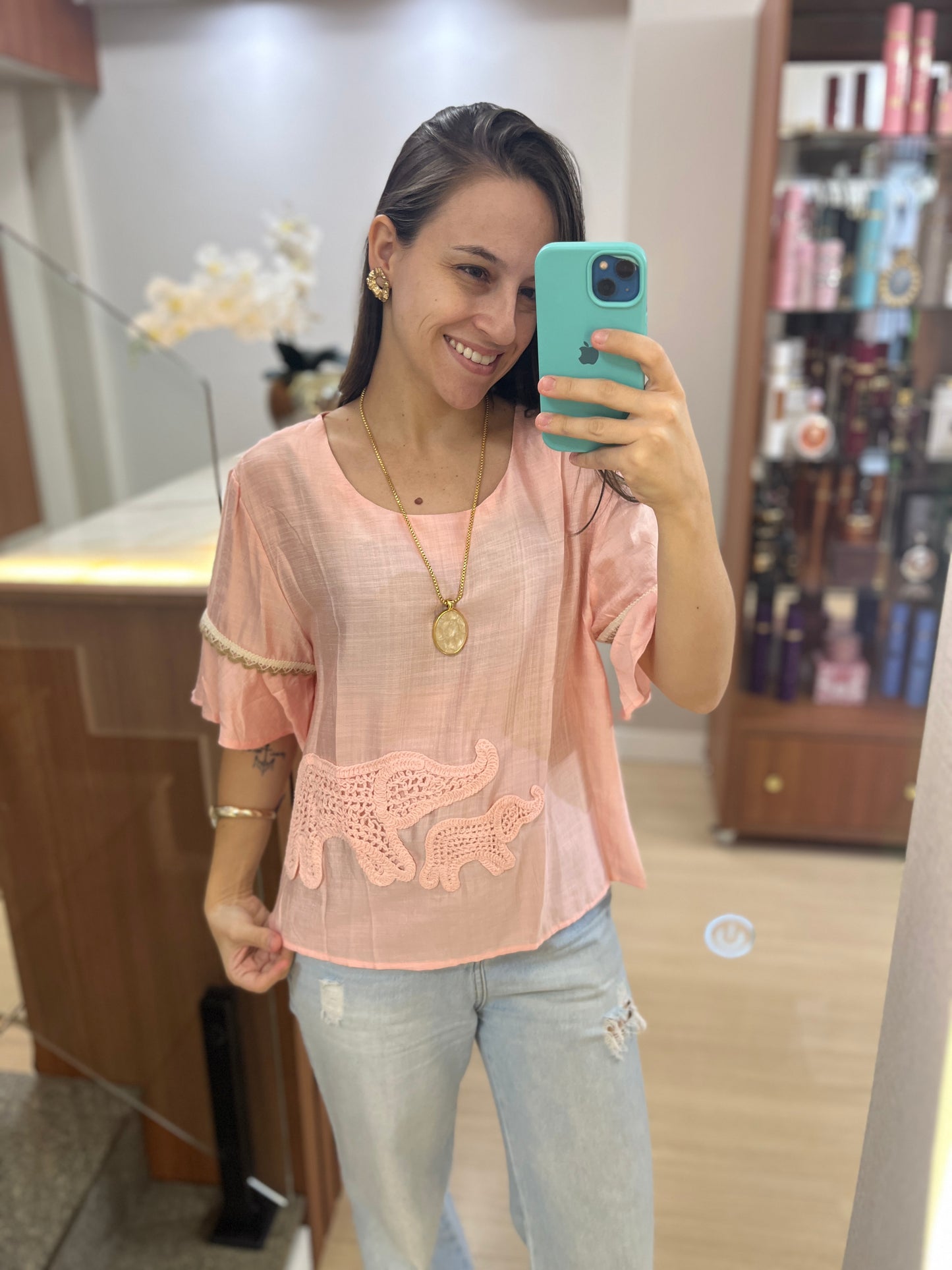 Blusa Rosa com Elefante em Crochê
