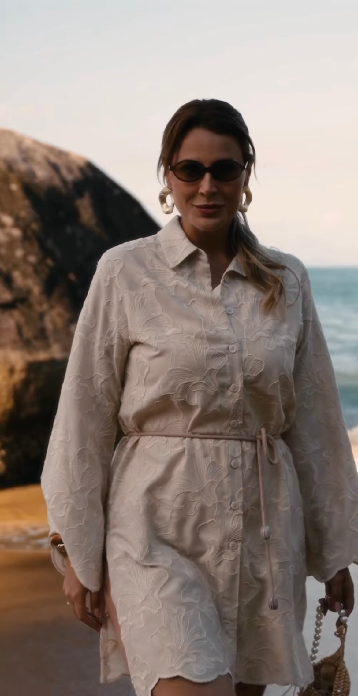Chemise Bordada com Manga Longa e Detalhe na Barra