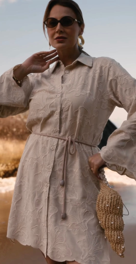 Chemise Bordada com Manga Longa e Detalhe na Barra