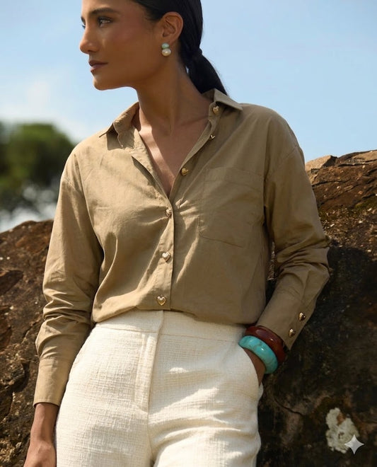 Camisa Bolso com Botões de Coração Dourado