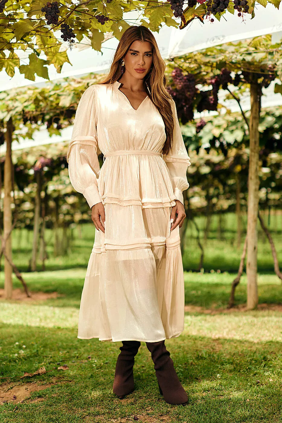 Vestido Preto Manga Longa com Babados e Recortes