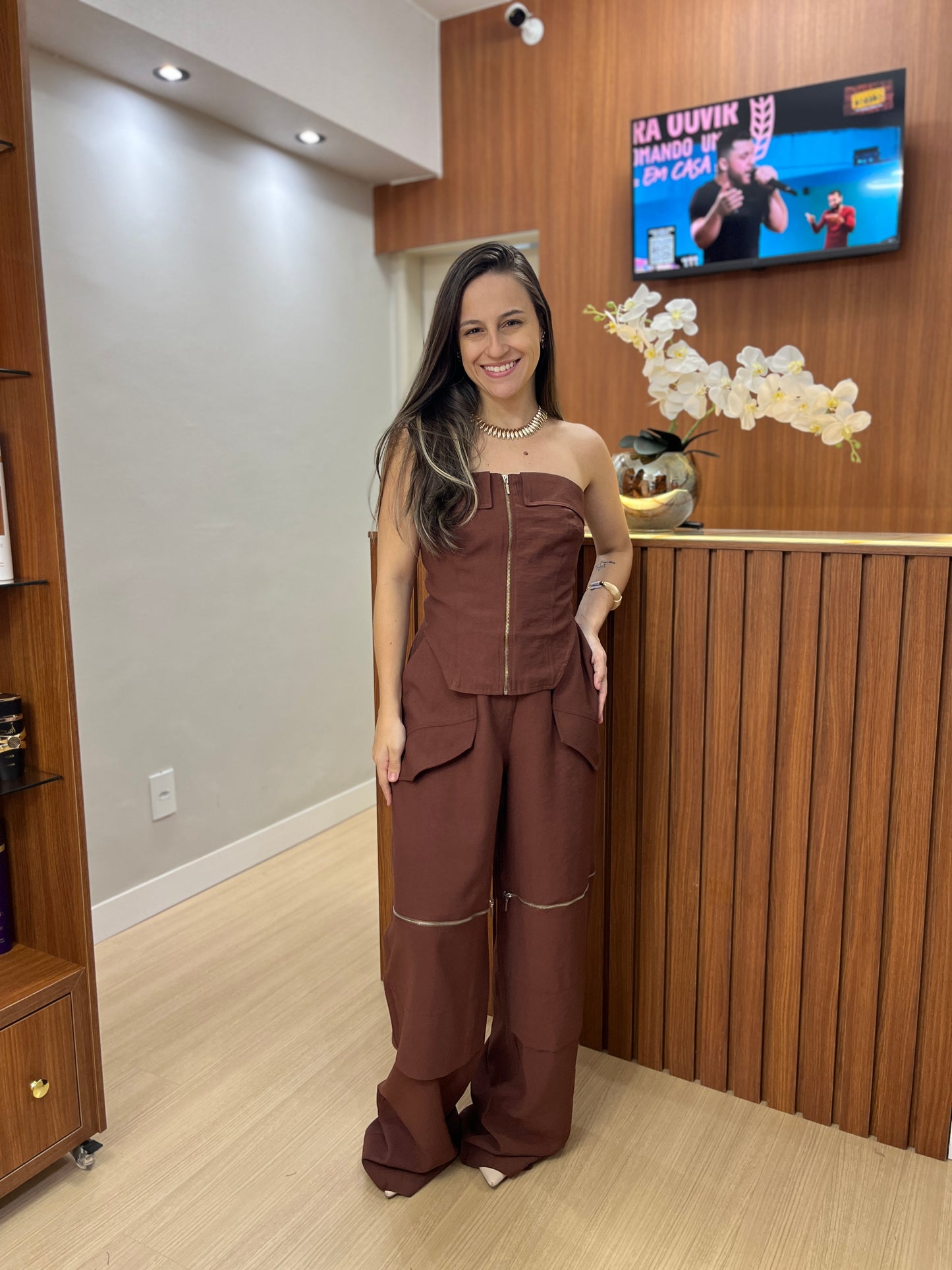 Conjunto blusa colo livre o calça com bolso detalhes em fecho